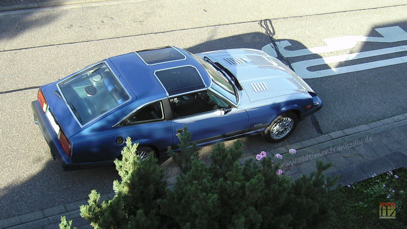 Der 280er - in den USA Kult seit Anbeginn - das ist auch zeitlose Sch�nheit und Eleganz. Preislich viel, viel teurere, von einer gewissen Szenerie (nicht anders als in der KUNST) k�nstlich hochgepushte Blechkisten, die von anderen Blechkisten lediglich bestimmte klangvolle Markennamen unterscheiden, sieht man �berall. Aber so einen ? Das Sch�ne am Oldtimerfahren und einziger Lohn letztlich f�r alle M�hen �ber Jahrzehnte mit einem Auto (oder Motorrad), das ist doch �ber die eigene Freude rein am Fahrzeug hinaus - mal Hand aufs Herz - dass einem beim Vorbeifahren alle mit weit ge�ffnetem Mund "anglotzen wie ein 8. Weltwunder" (was bei diesem Fahrzeug geschieht) und nicht die Frage, ob die Blechkiste in irgendwelchen Kreisen f�r eine halbe oder f�r eine ganze Million gehandelt wird. Aber da k�nnen die nicht mitreden, die aus dem Thema Oldtimer eine beschissene Geldanlagegeschichte gedreht haben, damit ihr Verm�gen auf mehreren Beinen (R�dern) steht und beim n�chsten Finanzcrash hier und da noch etwas Knete zu retten ist. Arme Reiche. Das letzte Hemd hat keine Taschen.