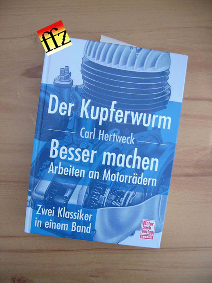 "Der Kupferwurm" & "Besser machen" : Elektrik einerseits und alles andere andererseits sehr ausf�hrlich, kompetent und engagiert in der Sache auf �ber 350 Seiten dargestellt und erkl�rt. Digital ist da noch nichts, denn die Inhalte kamen gem�� der Vorworte beider B�cher zu Horex-Zeiten (ca. 1959-1961) aufs Papier, was deren Richtigkeit und Relevanz sprich Wichtigkeit f�r uns heute (und da nicht nur f�r die Oldtimer-Fans) jedoch keinen Abbruch tut. Im Gegenteil ... ... Der �beraus engagiert zu Werke gehende Autor, der vieles aus diesen B�chern nach eigenen Angaben zuvor bereits f�r die Zeitschrift MOTORRAD schrieb, beklagt sich im Vorwort vom Kupferwurm im Januar 1961 �ber die Verh�ltnisse damals und seine innere Zerrissenheit angesichts der Tatsache, dass ihm all die gutgemeinte, seinen Lesern gegen�ber wohlwollende Akribie nicht mal den Stundenlohn einer Putzfrau einbringt. Und selbst das auch nur bei voll verkaufter Auflage. Und ob er vern�nftigerweise nicht besser einer anderen Arbeit nachgehen sollte. Zum Gl�ck f�r uns Leser blieb er sich selbst treu. Ich sage Chapeau ! "Hut ab" auf deutsch. Und vielen Dank. Ich bin sicher, dass er (zu Lebzeiten und eben aber auch dar�ber hinaus) mit seinen Werken / B�chern unz�hligen Menschen geholfen hat und nach wie vor hilft. Und was sind im Universum schon ein paar Piepen gegen die Freude, die man einem einzigen Menschen gemacht hat ? Und in diesem Fall haben sich sicher mehr Menschen gefreut ... Ich bin K�nstler, wei� wovon ich (auch da) rede ...
