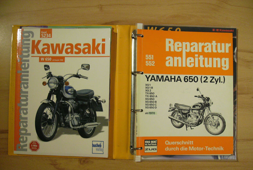 Die Yamaha XS 650 (von der XS 1 aus 1970 bis zur XS 650 D aus 1985) war ein Motorrad der anderen Art. Eines fr ganze Kerle. Die erste "Zugangshrde" bei  eventuellen Interessenten war die nicht untersttzte, ungemein schwergngige Kupplung, die Ungebte, Untrainierte nach ein paar Kilometern mit schmerzender Hand absteigen lie. Und das ganze "Ding" vibrierte, geschttelt von dem tollen, an sich aber unkultivierten Motor dermaen, dass das zustzlich auf die Handgelenke ging. Hatte man sich daran gewhnt und trainierte nebenbei die Hnde regelmig mit entsprechend geeignetem Gert, waren diese Eigenheiten des Motorrads nach einiger Zeit jedoch kein Thema mehr. Im Gegenteil. Das hat das feeling, das der abartig kraftvoll losbollernde Motor erzeugte, untersttzt. Das Motorrad war mir ein ausgiebiges Kennenlernen wert.  Zu mehr hat's allerdings nicht gereicht. Das "Ding" war einfach am Tag des Kaufes bereits ein uraltes Teil. Konstruktionstechnisch. Und ich war jung, wollte einfach immer mehr Neues kenenlernen. Htte ich heute noch eine, wrde ich die nicht wieder hergeben ...     Frank F. Zilly,  2019-05-16