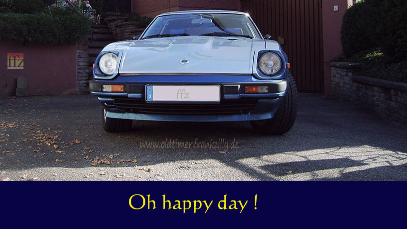 Der Datsun Z kam 1969 auf den Markt. Designed war er geworden von dem Deutschen Graf Goertz, der davor bereits auch f�r den BMW 507 verantwortlich zeichnete. Als mein Fahrzeug gebaut wurde, war ich 22 Jahre jung. Ganz besonders charakteristisch f�r den ersten zweisitzigen Z, den 240 Z, war ein l�ngs eingebauter Reihensechszylinder-Saugmotor und die daraus resultierende, verh�ltnism��ig lange Motorhaube. Der Motor vom 240er hatte 2,4 Liter Hubraum und 130 PS, das Top-Modell 280 ZX-TT von 1983 hatte 2,8 Liter Hubraum und (mit Turbolader) 200 PS. Das Fahrzeug hatte bedingt aus Lage von Motor und angeflanschtem Getriebe naheliegenderweise Hinterradantrieb, was damals aber eh das �bliche war, bei Sportw�gen ohnehin. Also, da passte bis dahin schon mal alles ! Die Modellreihe Z gibt es (mit mehr Hubraum) bis heute. Allerdings nicht mehr mit den auch optisch so erfreulich aus der Masse der �brigen Fahrzeuge herausragenden Merkmalen, die f�r das erste Modell, die ersten Modelle vom 240er bis zum 280er gemeinsam standen. Mit Reihensechszylinder-Motoren war 1983 mit Einf�hrung des neuen Modells 300 ZX (z31) Schlu�. Seither werden k�rzer bauende 6 Zylinder V-Motoren verbaut. So stand einem neuen, zeitgem��eren (?) Design nichts mehr im Weg. Und die Fahrzeuge werden nach einer �bergangszeit von 1981-1982, wo sie auch als „Datsun by Nissan“ oder als „Nissan-Datsun“ auf den Karosserien daherkamen, seit 1983 generell als Nissan verkauft. Da ist also in der Gesamtentwicklung bis heute – so leid mir das tut – mehr als ein (1) „Bruch“ auszumachen. Ich sehe 4 Br�che. Von konsequenter Linienf�hrung wie beim Top-Modell eines deutschen Sportwagenbauers, wo man im aktuellen Modell immer noch den �ber 50 Jahre zur�ckliegenden Ur-Typ erkennen kann also nicht die Spur. Die Fahrzeuge haben wohl den gleichen Buchstaben in der Modellbezeichnung, doch mehr haben sie – f�r meine Begriffe – miteinander nicht gemein. Setzt man diesen Ma�stab vom konsequenten Design des erw�hnten anderen Herstellers hier bei dieser Modellreihe an, dann ist ein echter Z aus dem Hause Nissan einer mit Reihensechszylinder und langer Haube, der auf den Namen Datsun h�rt. Damit ist mein Modell auf diesem Foto, der 280 ZX-T (das T steht f�r „T-Bar-Roof“, die herausnehmbaren Glasdachh�lften, ein eventuelles zweites T dahinter f�r die Turbo-Version, denn die gab es nur mit diesen Glasdachh�lften) nach Datsun 240 Z und Datsun 260 Z (egal ob 2-sitzig oder als 2+2) genaugenommen das letzte dieser Art. Und die Nachfolge-Modelle, die man bei dem Verwandtschaftsgrad genauso gut auch als anderes oder neues Modell einer neuen Reihe h�tte anbieten k�nnen, sollten wohl zum finanziellen Nutzen des Hauses profitieren k�nnen vom Ruhm der fr�hen Modelle. Ich denke das auch, weil sich zwischen dem zweiten 300 ZX - Modell (z32) und dem 350 Z f�r interessierte Kunden meiner Wahrnehmung nach doch lange Jahre gar nichts mehr getan hat. Doch das alles ist nur meine bescheidene Meinung. Ich will hier nichts schlecht reden. Aber auch nicht abheben. Das „Objekt der Begierde“ hier ist nur ein Automobil. Und weiter nichts. Vor 1983/84, als es Nachfolgemodelle noch nicht gab und auch keine bekannt waren, war die Z-Welt jedenfalls schwer in Ordnung. Durchaus etwas, wo man sich heimisch f�hlen, heimisch werden konnte als w�r's 'ne Art gro�e Familie. Ein Blick in die USA und den seit Jahrzehnten ungebrochenen Kult dort um die ersten Datsun Z (240 Z - 280 Z / 280 ZX-TT) kann vielleicht verdeutlichen, wovon ich hier �berhaupt rede. Geben Sie doch mal einen solchen Modellnamen bei der Bildersuche Ihrer Suchmaschine ein. Der gro�artige US-amerikanische Schauspieler Paul Newman war �brigens – ganz nebenbei – ein leidenschaftlicher Rennfahrer, fuhr erfolgreich nationale Rennen mit dem 280er (wo selbstverst�ndlich auch namhafte ausl�ndische Fahrzeuge mitmischten) und machte auch Werbespots f�r Marke und Modell. Wohl kaum, weil er entt�uscht gewesen w�re.